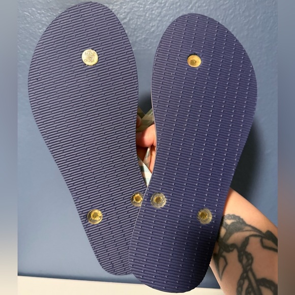 Vera Bradley Geometric Patterned Flip Flops Size Medium 7-8 - Picture 2 of 2